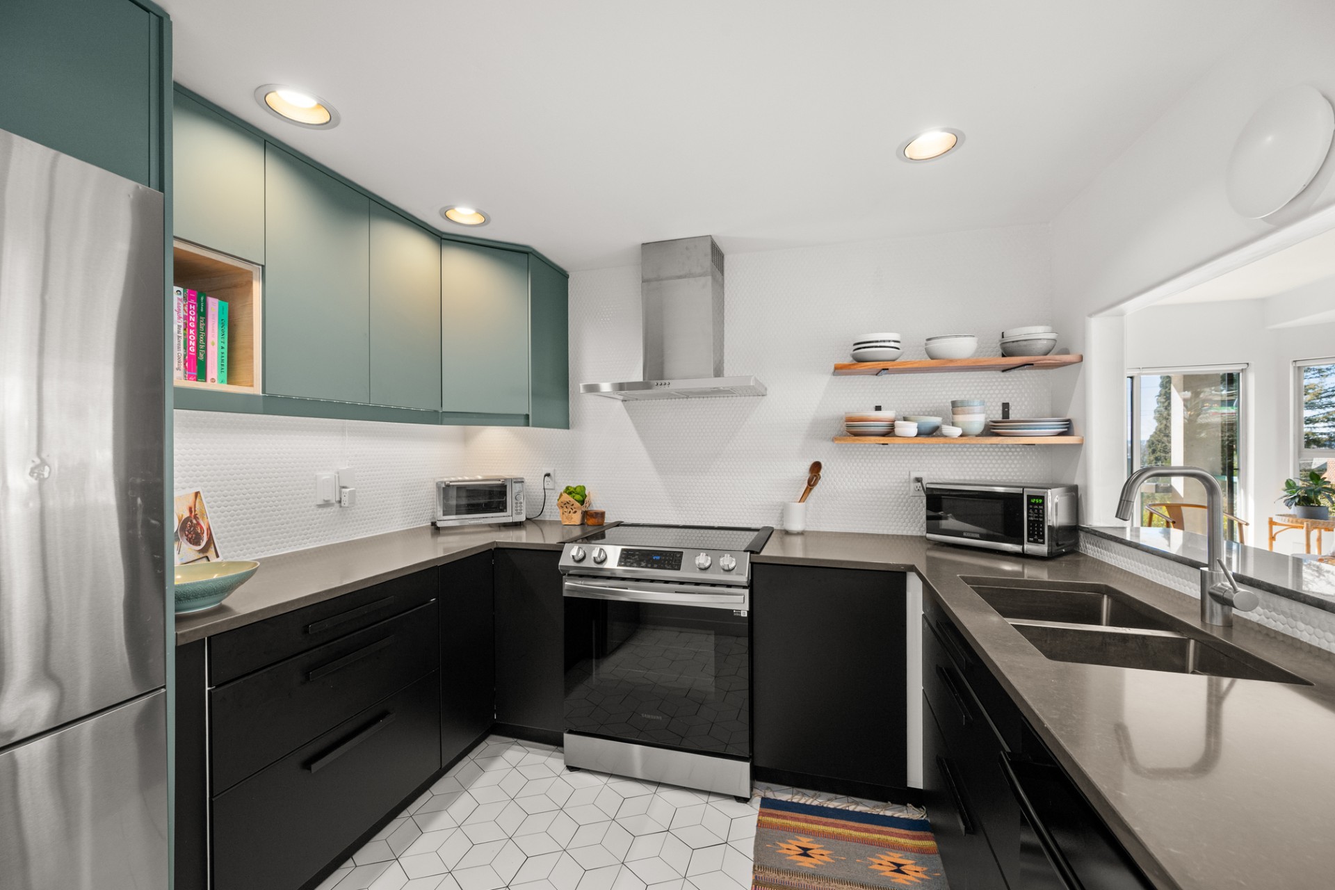 #103 – 177 W. 5th Street